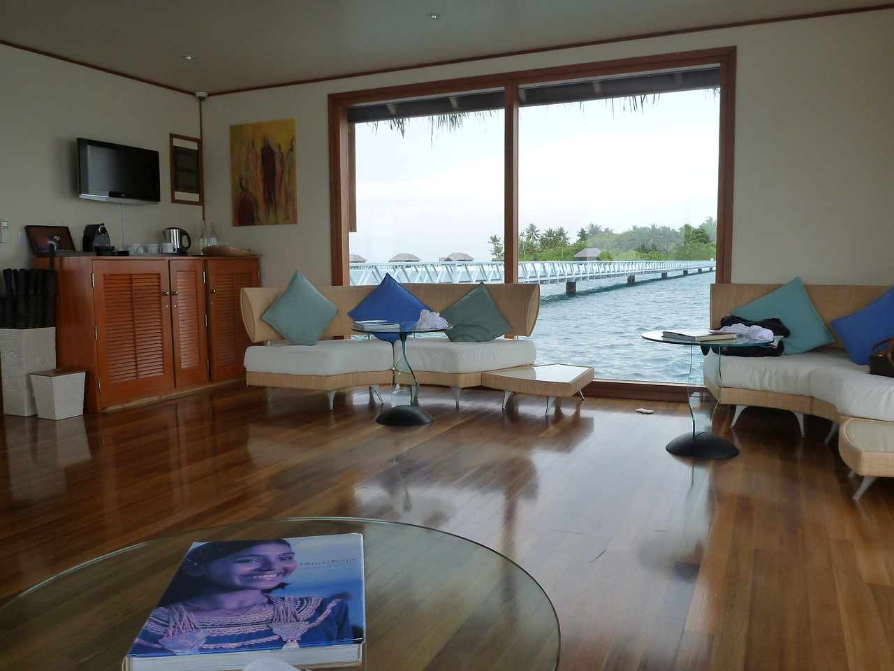 Day 1 and 2 at the Conrad Maldives: beach villa, overwater spa, Atoll Market, snorkeling - March 28-29, 2014