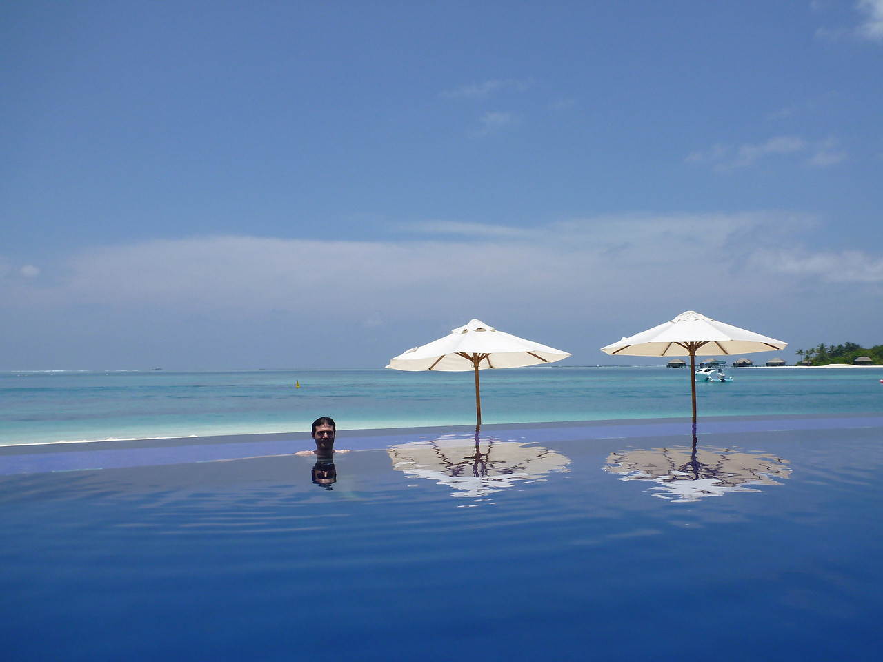 Day 3 at the Conrad Maldives: water villa, diving with manta rays, meeting new friends - March 30, 2014